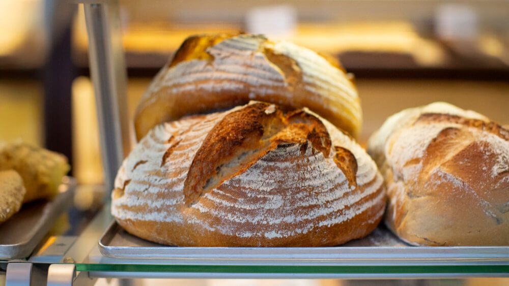 Przepisy na domowe pieczywo – krok po kroku