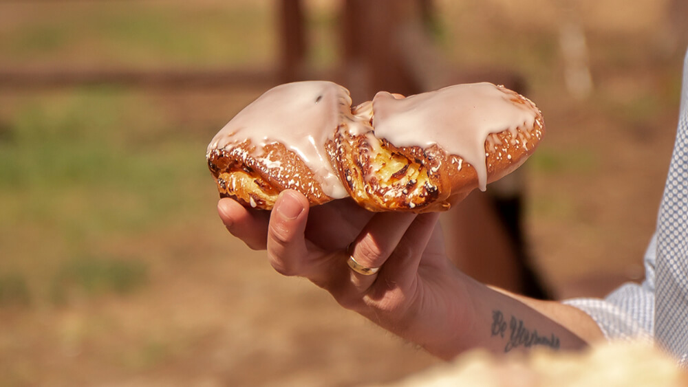 Przepisy na domowe drożdżówki z różnymi nadzieniami