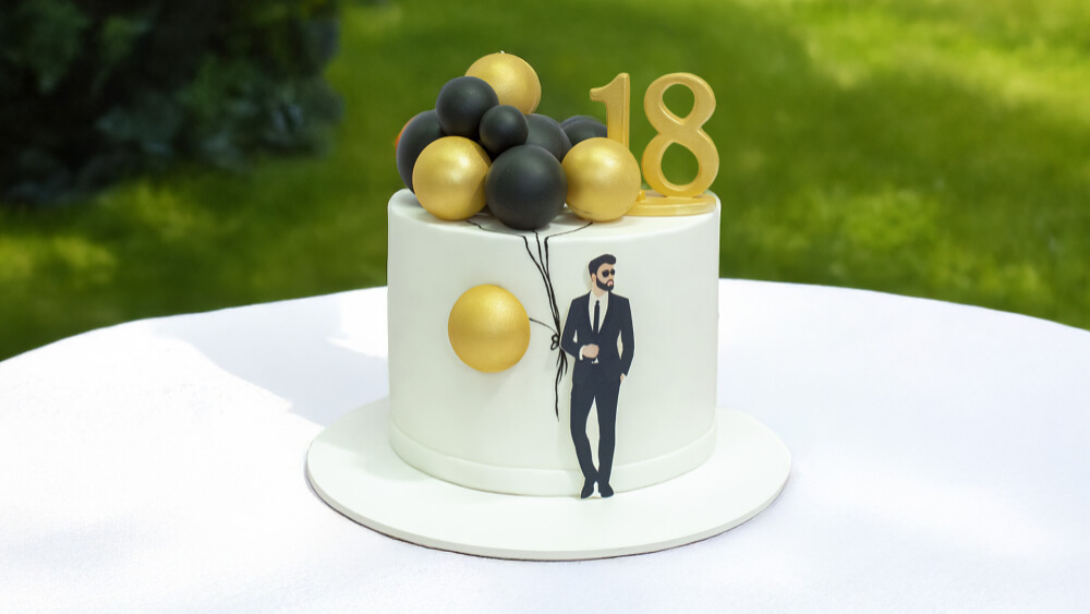 Jaki tort wybrać na 18. urodziny? Sprawdź inspiracje od Cukierni Sowa!