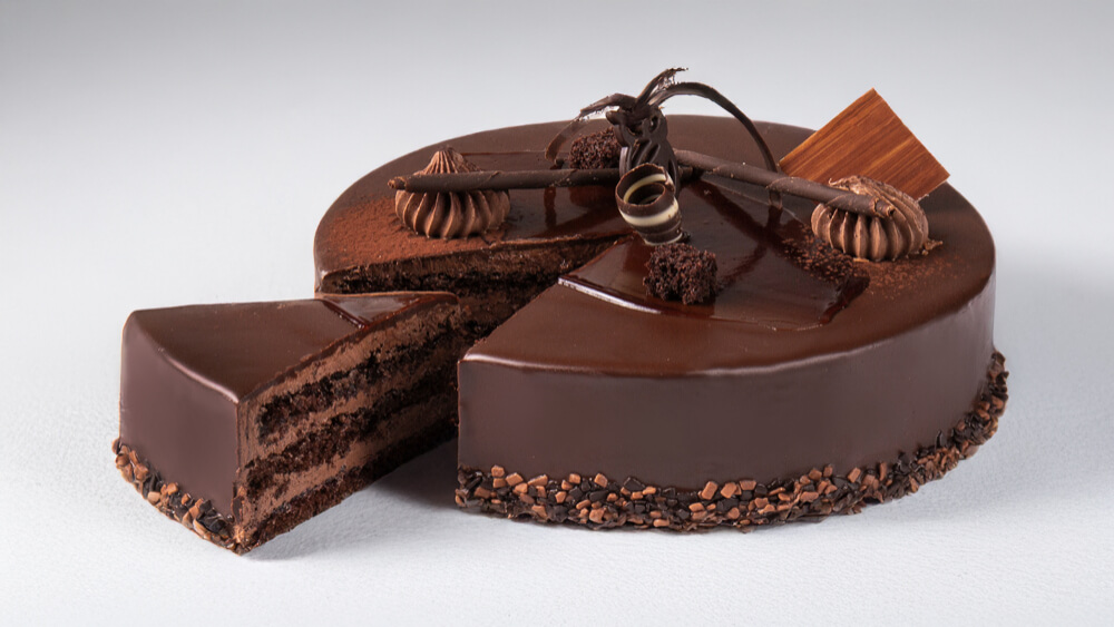 Przygotuj tort czekoladowy krok po kroku ze wskazówkami cukierników Cukierni Sowa