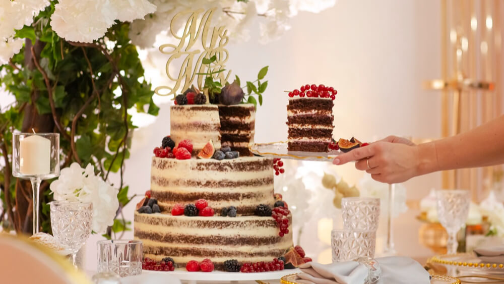 Torty weselne w romantycznym stylu: sprawdź ofertę Cukierni Sowa